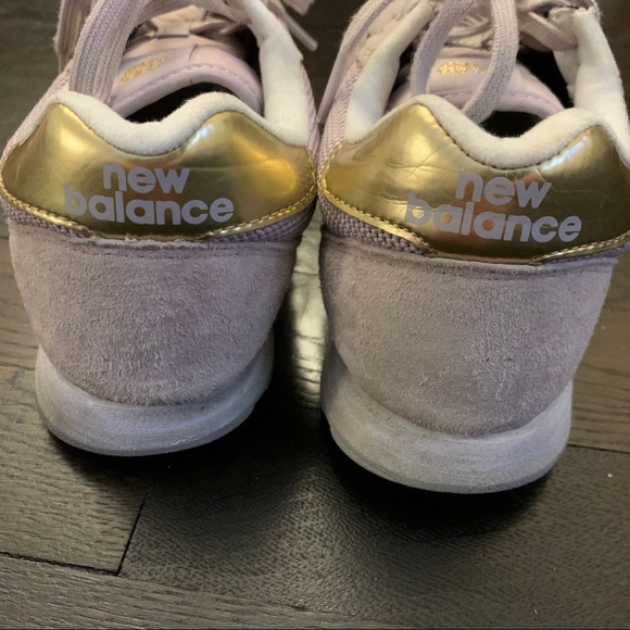 New Balance 520 Sneakers Pale Pink w/ Gold detail - Picture 3 of 13